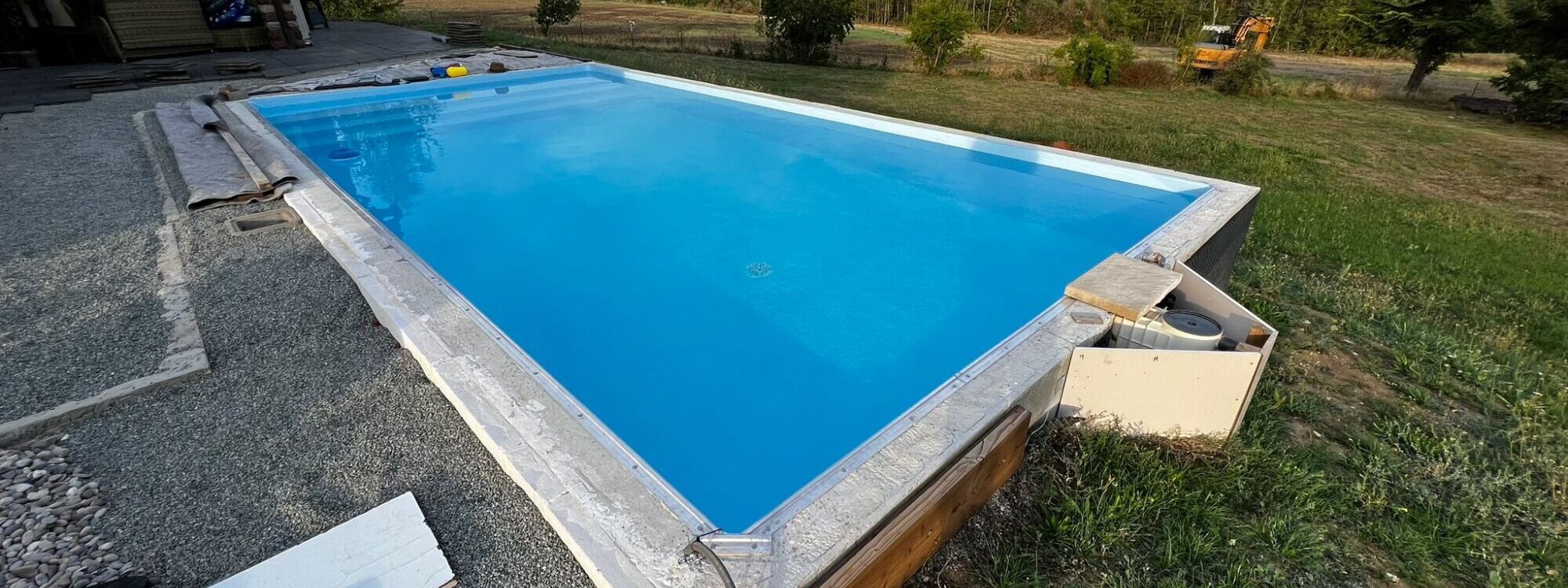 Am&eacute;nager autour de sa piscine : quelles solutions en b&eacute;ton pour un rendu &eacute;l&eacute;gant et durable ? Seloncourt