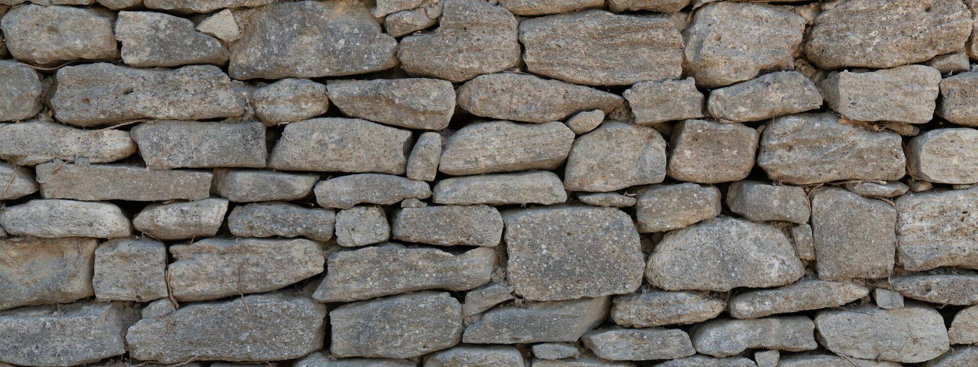 MURS EN PIERRE 2000X750 | BTTP90 Quels sont les avantages des murs en pierres naturelles pour un aménagement extérieur durable ? Belfort
